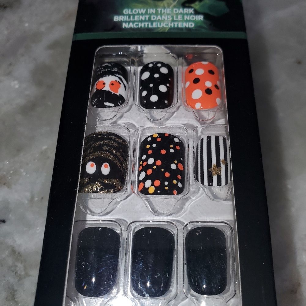 Kiss Impress Halloween Press-on Manicure